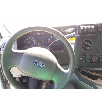 2016 Ford E450 Paratransit Bus (Hartford, CT 06114)