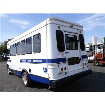 2016 Ford E450 Paratransit Bus (Hartford, CT 06114)