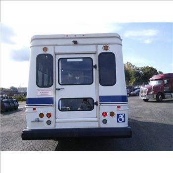 2016 Ford E450 Paratransit Bus (Hartford, CT 06114)