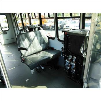 2016 Ford E450 Paratransit Bus (Hartford, CT 06114)