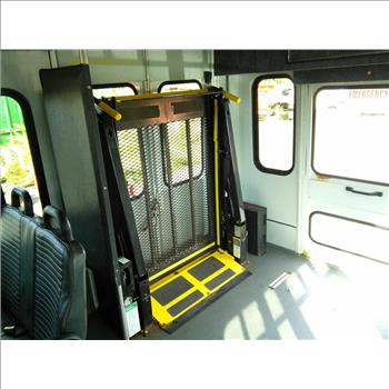 2016 Ford E450 Paratransit Bus (Hartford, CT 06114)
