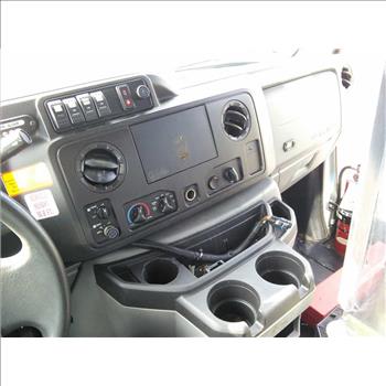 2016 Ford E450 Paratransit Bus (Hartford, CT 06114)