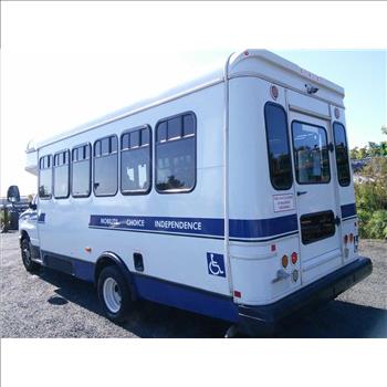 2016 Ford E450 Paratransit Bus (Hartford, CT 06114)