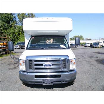 2016 Ford E450 Paratransit Bus (Hartford, CT 06114)