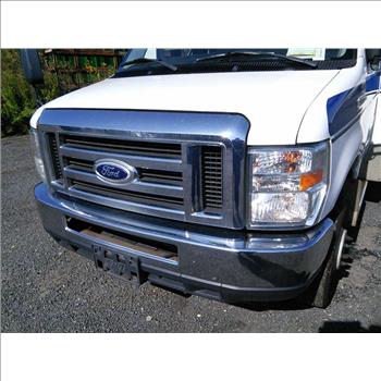 2016 Ford E450 Paratransit Bus (Hartford, CT 06114)