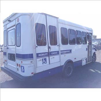 2016 Ford E450 Paratransit Bus (Hartford, CT 06114)