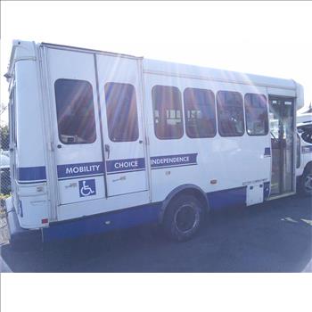 2016 Ford E450 Paratransit Bus (Hartford, CT 06114)
