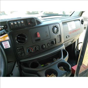 2016 Ford E450 Paratransit Bus (Hartford, CT 06114)