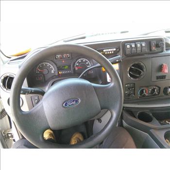 2016 Ford E450 Paratransit Bus (Hartford, CT 06114)