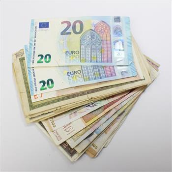 26 Mixed Foreign Banknotes Property Room