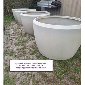 (4) Plastic Planters (Orlando, FL 32825)