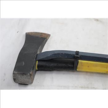 8lb Axe W/ Crowbar