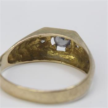9kt Gold 3.4g Ring With Clear Stones