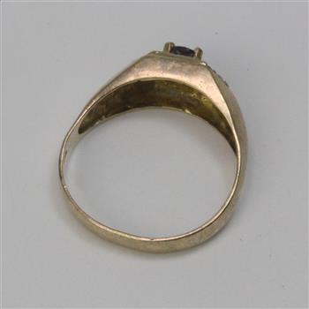 9kt Gold 3.4g Ring With Clear Stones