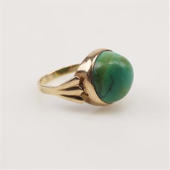 9kt Gold Green Stone Ring
