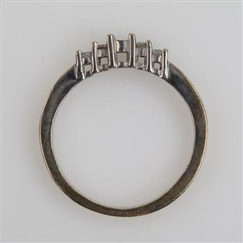 9kt White Gold Diamond Ring