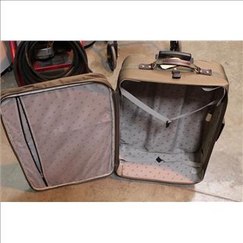 American Tourister Commodore 2 Suitcase