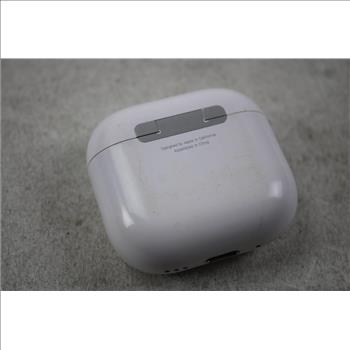 Apple AirPods 4 With Charging Case