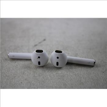 Apple AirPods With Charging Case