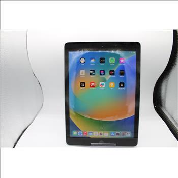 Apple IPad (5th Gen), 32 GB