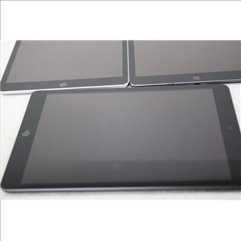 Apple IPad Bulk Lot, 3 Pieces, SOLD FOR PARTS