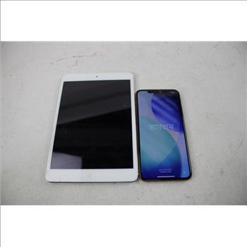 Apple IPhone, IPad Lot, 2 Pieces, Sold For Parts