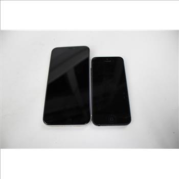 Apple IPhone Lot, 2 Pieces, Sold For Parts