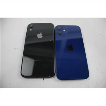 Apple IPhone Lot, 2 Pieces, Sold For Parts