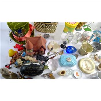 Assorted Decorations, 30+ Pieces