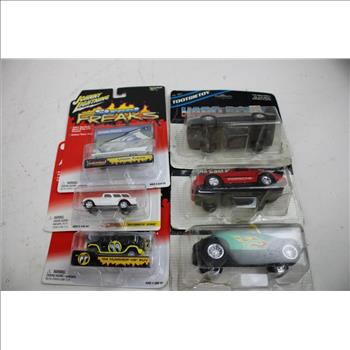 Auto World, Johnny Lightning, Muscle Machines, And More Die-Cast Cars Lot, 16 Pieces