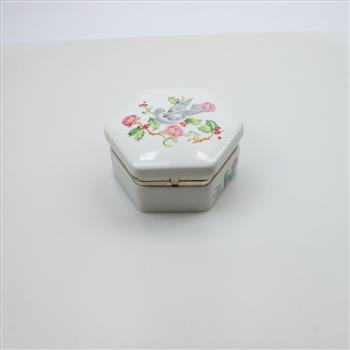 Avon 1983 Holiday Greetings Porcelain Trinkit Box