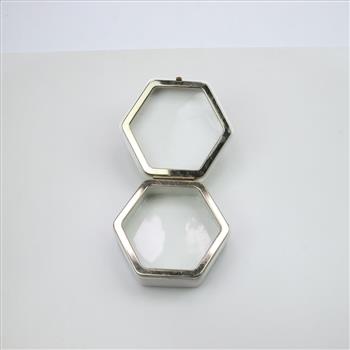 Avon 1983 Holiday Greetings Porcelain Trinkit Box