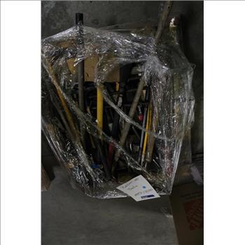 Axe, Crowbar, Cable Cuters Etc 20 Plus Pieces Pallet Of Tools ...