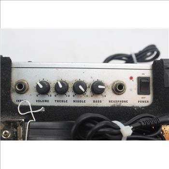 AXL Practice 10 Bass Guitar Amplifier (Model AA-010-B-NL)