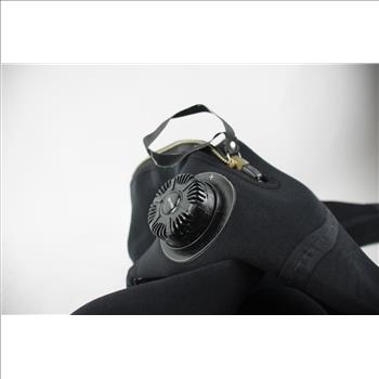 Bare D6 HD Pro Dry Wet Suit, Size Medium