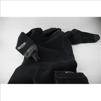 Bare D6 HD Pro Dry Wet Suit, Size Medium
