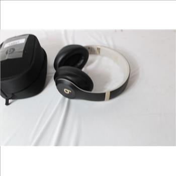 Beats Studio Pro Bluetooth Headphones With Case