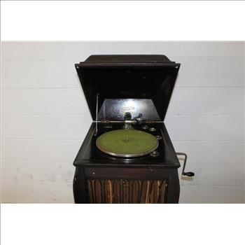 Bernard Manufacturing Co. Claxtonola Phonograph