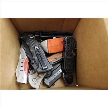 Camillus, Smith & Wesson Folding Knives, 14 Pieces