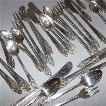 Community Oneida Silver Plated Evening Star Silverware, 35 Pieces