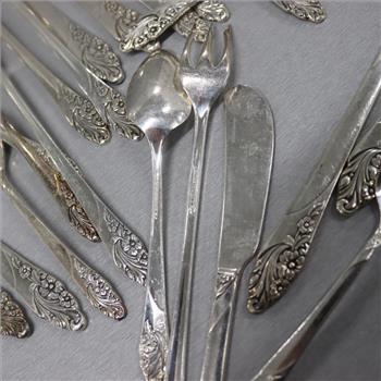Community Oneida Silver Plated Evening Star Silverware, 35 Pieces