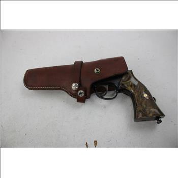 Crosman CO2 Air Revolver With Holster