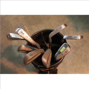 Datrek Golf Bag With 9 Golf Clubs, 10 Pieces