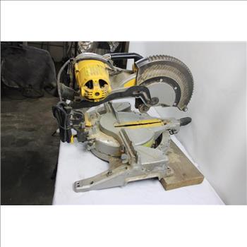 DeWalt Double Bevel Compound Miter Saw