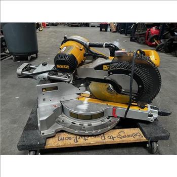 DeWalt DWS780 12 In. Double Bevel Sliding Compound Miter Saw