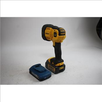 DeWalt Tool Bag With Cordless Flashlight