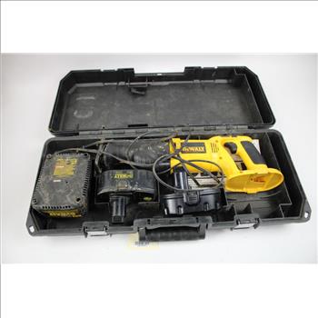 Dewalt Variable Speed Recirpocating Saw With Batteries And Charger In Case