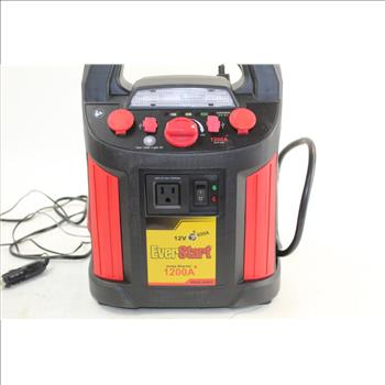 EverStart Maxx Jump Starter With Air Compressor And Inverter