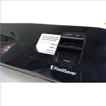 FoodSaver Vacuum Sealer With Seal Rolls