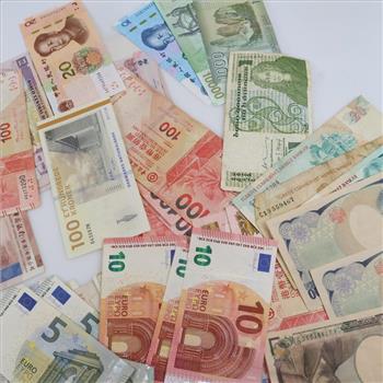 Foreign Currency, 4+ Pieces, including 45 Euros